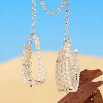 Bijoux Indiscrets - Plaisir Nacre White. Perłowe kajdanki na ręce.