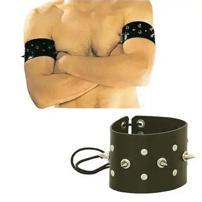 Leder - Nakładka na biceps z 5 kolcami.