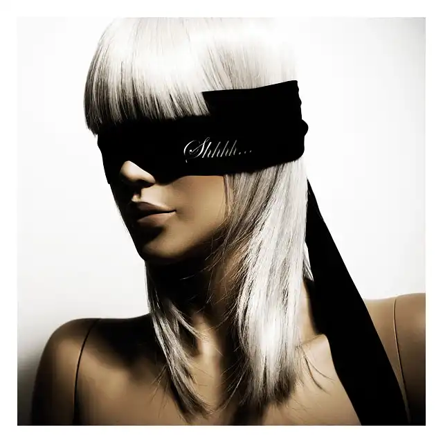Bijoux Indiscrets - Zmysłowa, opaska na oczy - Shhh Blindfold
