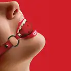 Ouch! - Ball Gag Red. Knebel z dziurkami umożliwiającymi oddychanie .