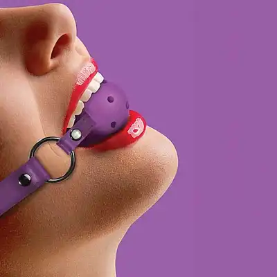 Ouch! - Ball Gag Purple. Knebel Z Dziurkami Umożliwiającymi Oddychanie.