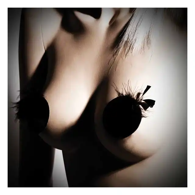 Bijoux Indiscrets - Burlesque Pasties Feathers. Zmysłowe nakładki na sutki. Mega sale!