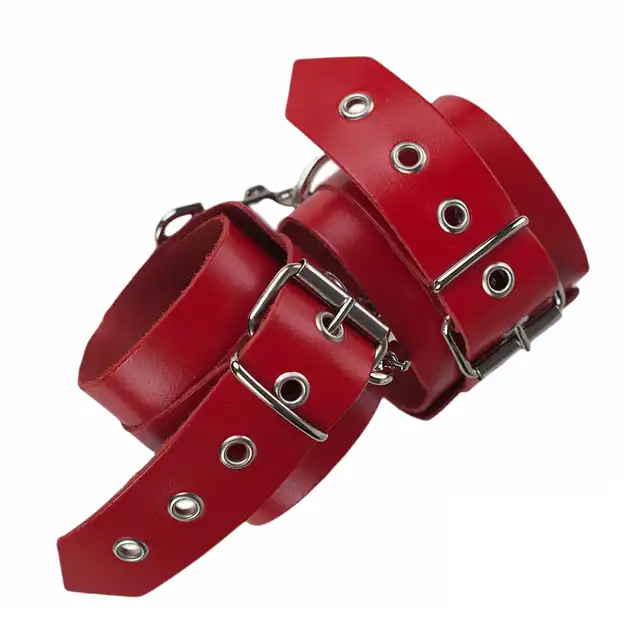 Leder -  Cuffs 2006A Red. Czerwone skórzane kajdanki z łańcuchem 18 cm 