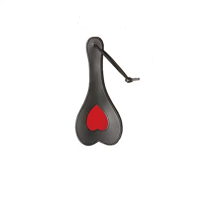 X-Play - True Love Paddle Red - duża packa z eco skóry z pięknym czerwonym sercem