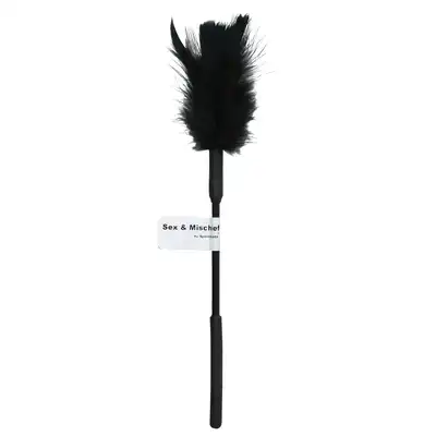 Sex &amp; Mischief - Feather Tickler Black. Miękkie i delikatne piórko do głaskania ciała Twojego partnera. Odkryj każdy jego centymetr