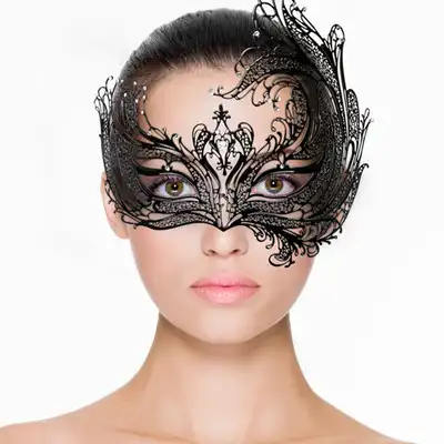 Easy Toys - Metal Mask Asymmetrical Black. Ażurowa asymetryczna maska. 