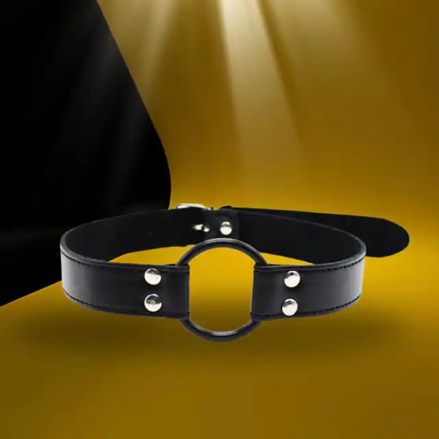 Toyz4Lovers - Easy Belt Ring Gag Black. Czarny otwarty knebel. Możliwość regulacji. 