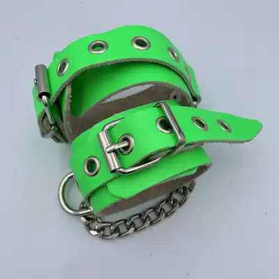Leder - alternatywne skórzane kajdanki neonowa zieleń. Idealne do cosplay!