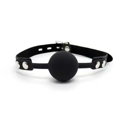 Toyz4Lovers - Ball Gag + Block Black. Czarny knebel z regulowanym zapięciem. 