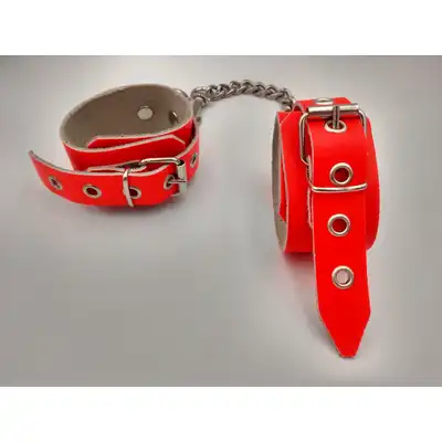 Leder - alternatywne skórzane kajdanki neonowa czerwień. Idealne do cosplay!
