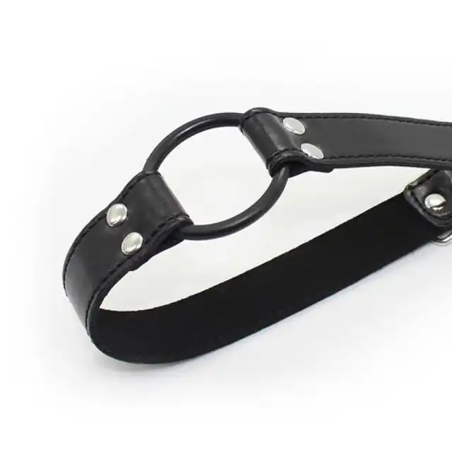 Toyz4Lovers - Easy Belt Ring Gag Black. Czarny otwarty knebel. Możliwość regulacji. 