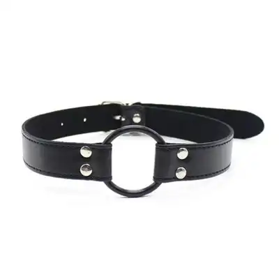 Toyz4Lovers - Easy Belt Ring Gag Black. Czarny otwarty knebel. Możliwość regulacji. 