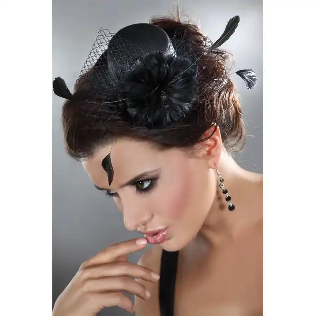 Livia Corsetti - Mini Top Hat Model 3. Elegancki, mały kapelusik