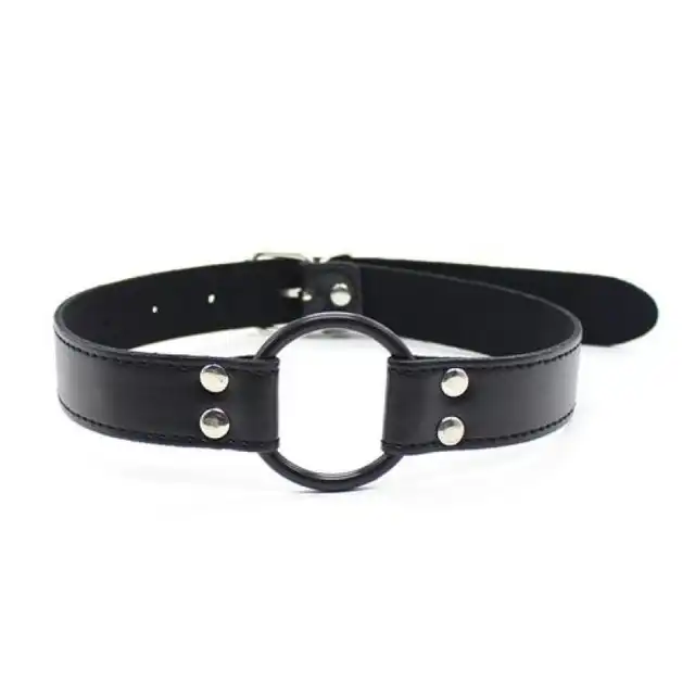 Toyz4Lovers - Easy Belt Ring Gag Black. Czarny otwarty knebel. Możliwość regulacji. 