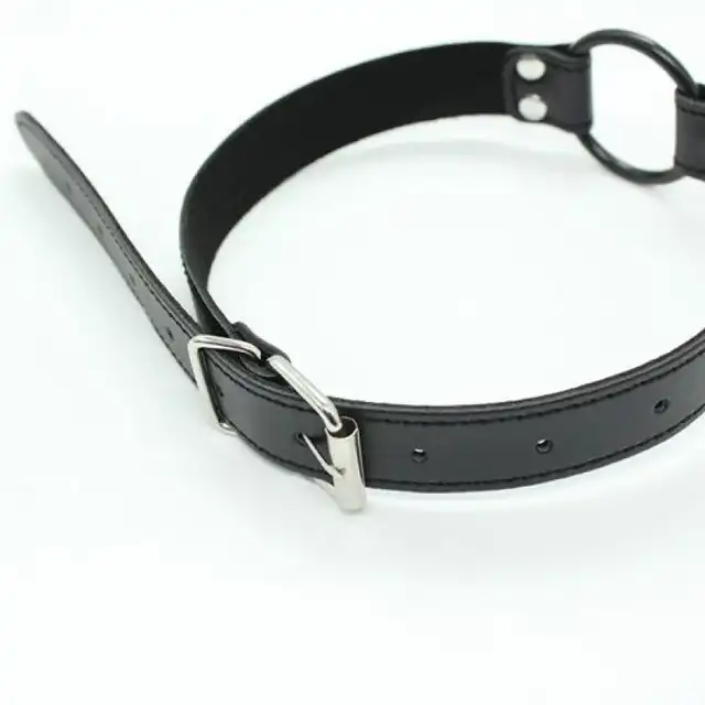 Toyz4Lovers - Easy Belt Ring Gag Black. Czarny otwarty knebel. Możliwość regulacji. 