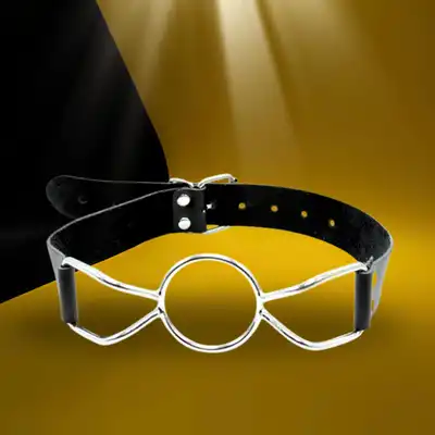 Toyz4Lovers - Ring Gag Deep Throat Nero. Knebel z metalową wstawką - otwarte usta.
