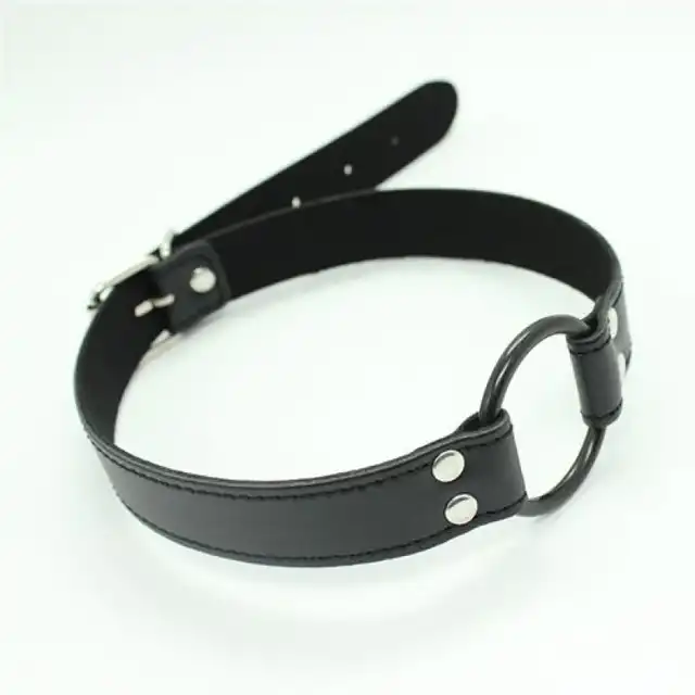 Toyz4Lovers - Easy Belt Ring Gag Black. Czarny otwarty knebel. Możliwość regulacji. 