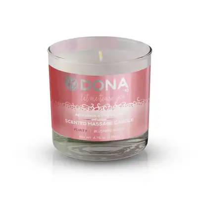 Dona - Scented Massage Blushing Berry. Zapachowa świeca do masażu z feromonami.