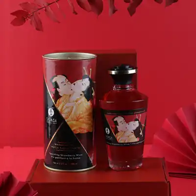 SHUNGA - Warming Oil Sparkling Strawberry Wine. Rozgrzewający jadalny olejek do masażu o smaku truskawkowego wina. 