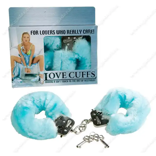 Love Cuffs - metalowe kajdanki z błękitnym futerkiem