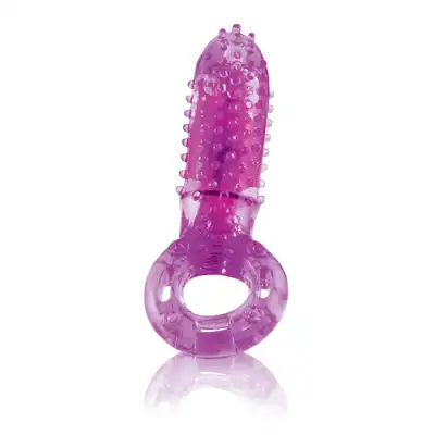The Screaming O - Oyeah Purple. Wibrujący ring erekcyjny na penisa z pionowym stymulatorem łechtaczki z wypustkami, elastyczny i niezawodny