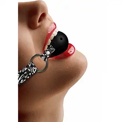 Ouch! - Breatheable Ball Gag Printed Leather Straps. Czarno-biały knebel z nadrukami i otworami do oddychania. 