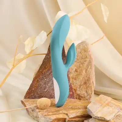 Bloom - The Violet Rabbit Vibrator. Silikonowy wibrator na USB ze stymulacją łechtaczki
