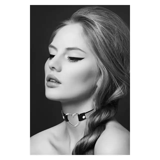 Bijoux Pour Toi Collier Strass et Coeur. Naszyjnik z Metalowym Sercem i Diamentami.