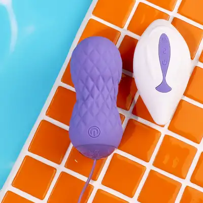 Feelztoys- jajeczko zdalnie sterowane Twisty. Poruszają się i obracają. Innowacja! 10 programów.