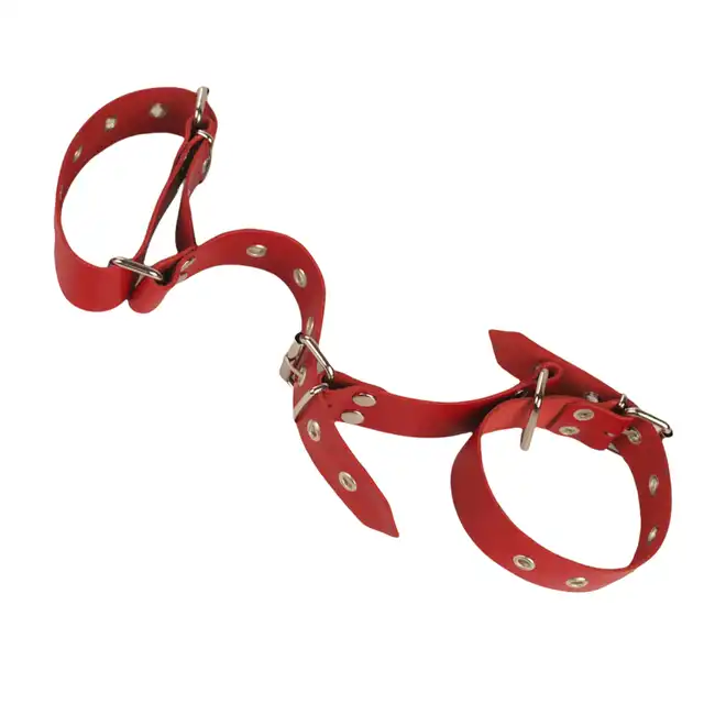 Leder -  Cuffs On Back. Skórzana uprząż na plecy z kajdankami na bicepsy 