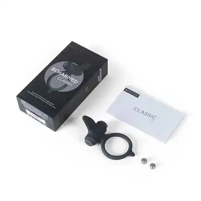 B Swish - BCharmed Classic Black. Wibrujący ring na penisa.