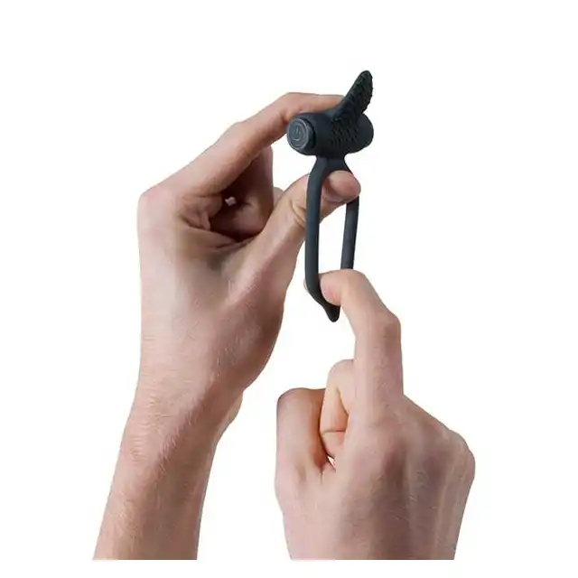 B Swish - BCharmed Classic Black. Wibrujący ring na penisa.