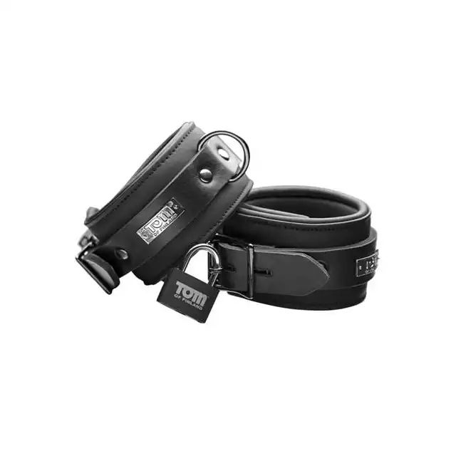 Tom Of Finland - Neoprene Wirst Cuffs. Miekkie kajdanki na nadgarstki. Zapinane na kłódkę.