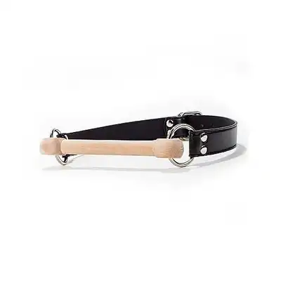 Ouch! - Wooden Bridle Black. Knebel ze skórzanymi paskami.