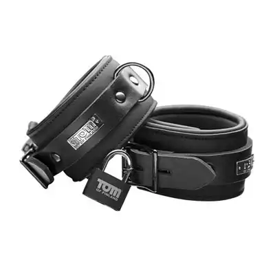 Tom Of Finland - Neoprene Wirst Cuffs. Miekkie kajdanki na nadgarstki. Zapinane na kłódkę.