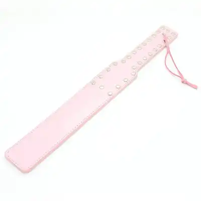 Toyz 4 Lovers - Pink Spanking Paddle. Różowa packa z ćwiekami. Ekologiczna skóra!