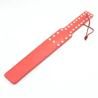 Toyz 4 Lovers - Red Spanking Paddle. Czerwona packa z ćwiekami. Ekologiczna skóra! 