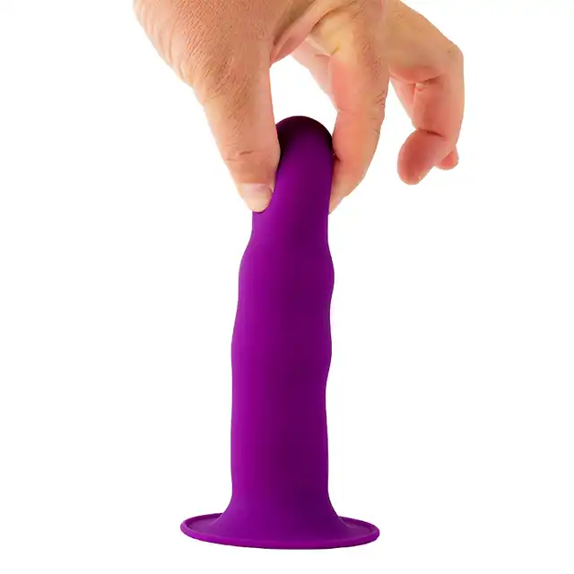 Solid Love od Dream Toys - Premium Ribbed Dildo Purple. Thermoreactive - innowacyjny materiał Silexpan.