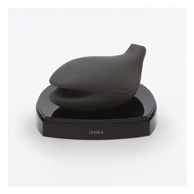 Iroha - Yoru Clitorial Vibrator Black. Powinnaś go mieć! Gwarancja stuprocentowego zadowolenia, dzięki specjalnym trybom wibracji oraz nieziemsko przyjemnemu silikonowi Soft Touch. 