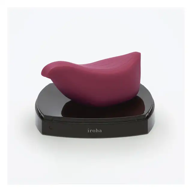 Iroha - Tori Clitorial Vibrator Dark Red. Ciemnoczerwony designerski, silny wibrator, który zmieści się w Twojej ręce.  