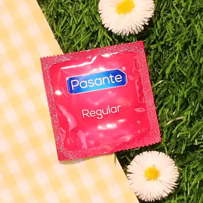 Pasante - Regular 1 szt. Pokryte żelem nawilżającym w kształcie easy-on. Bestseller!