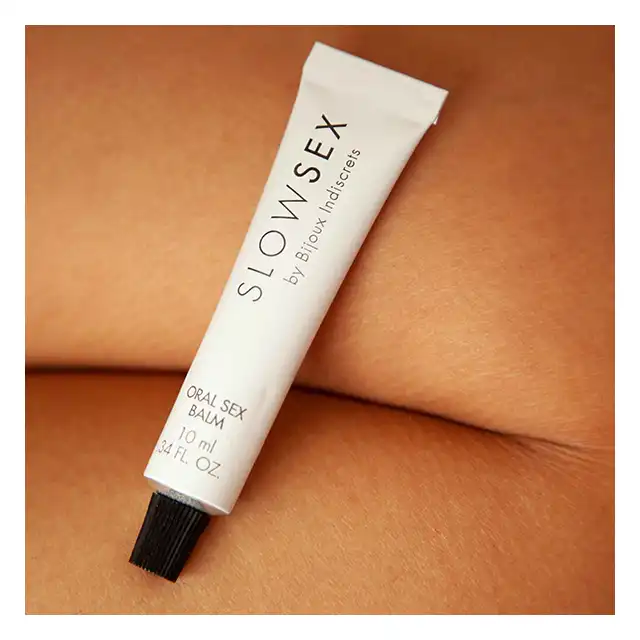 Slow Sex - Oral Sex Balm 10 ml. Przyjemny kokosowy balsam, idealny do zabaw oralnych. Luksusowa kolekcja Bijoux Indiscrets. 