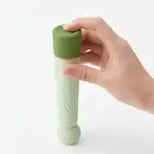 Iroha - Rin + Hisui Vibrator. Zielony ultra przyjemny w dotyku masażer, który zmieści się do Twojej ręki. 4 różne siły wibracji, 2 niezależne rytmy!