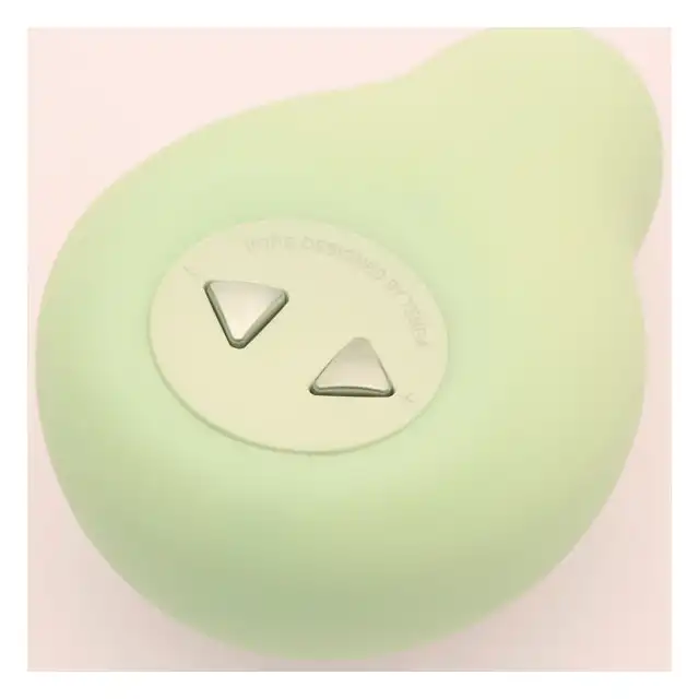 Iroha - Midori Clitorial Vibrator Green. Nowoczesny, delikatny, elegancki zielony wibrator. Przyjemność, która mieści się w dłoni! Ładowane w etui. Cudowny prezent dla niej. 