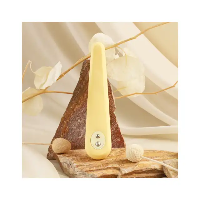 Iroha - Mikazuki Vibrator Yellow. Żółty, najwyższej jakości wibrator dla kobiet! Elastyczny, silne wibracje, delikatny w dotyku. Nieziemsko przyjemny! 