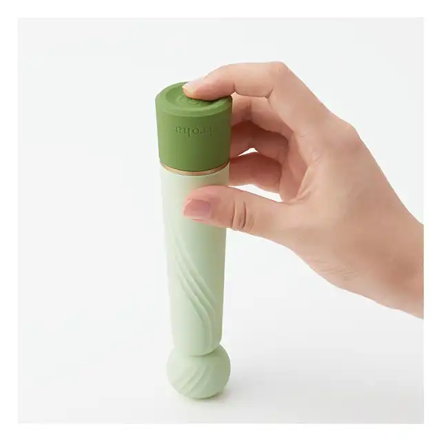 Iroha - Rin + Hisui Vibrator. Zielony ultra przyjemny w dotyku masażer, który zmieści się do Twojej ręki. 4 różne siły wibracji, 2 niezależne rytmy!