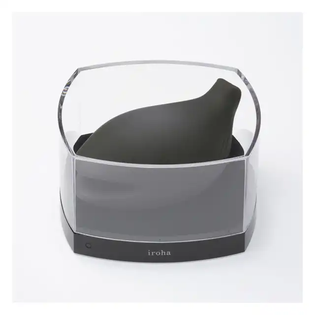 Iroha - Yoru Clitorial Vibrator Black. Powinnaś go mieć! Gwarancja stuprocentowego zadowolenia, dzięki specjalnym trybom wibracji oraz nieziemsko przyjemnemu silikonowi Soft Touch. 