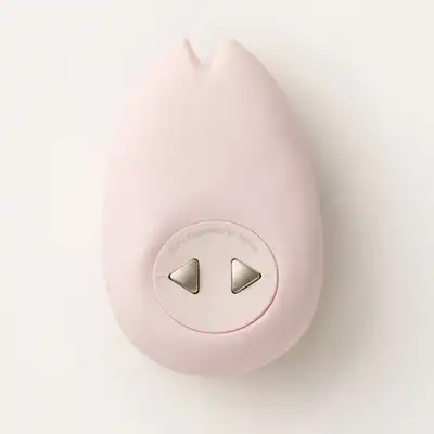 Iroha - Sakura Clitorial Vibrator Pink. Delikatny w dotyku, elegancki różowy wibrator o silnych wibracjach. Przyjemność, która mieści się w dłoni! Ładowany w stacji dokującej. 