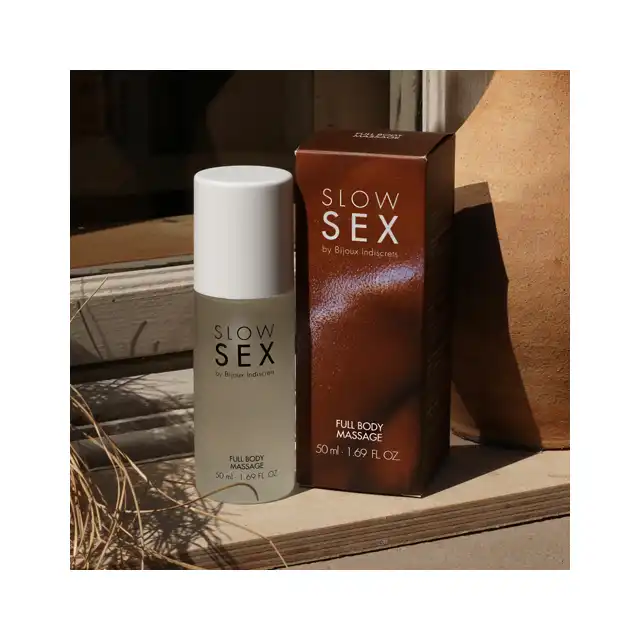 Slow Sex - Full Body Massage 50 ml. Niezwykły silikonowy olejek o jedwabistej konsystencji i kokosowym zapachu. 