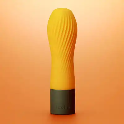 Iroha - Zen Vibrator Yuzucha. Designerski żółty wibrator z miękkiego jak pianka silikonu Soft-Touch! Ekskluzywna kolekcja. 